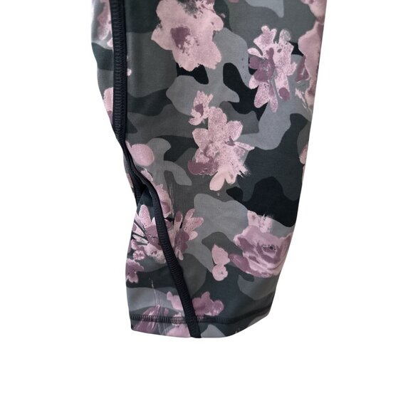 Livi Active Floral Camo Capri Leggings Lane Bryant poly/spandex Size 14/16 EUC - Picture 2 of 7